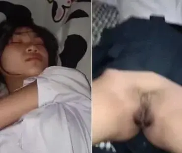 Video Bokep Roknya Kesingkap Pas Tidur Berujung di Geli Geli Sempit Memijit